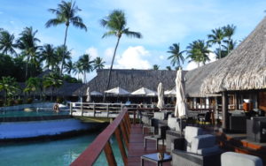 The bar and restaurant at Kia Ora.