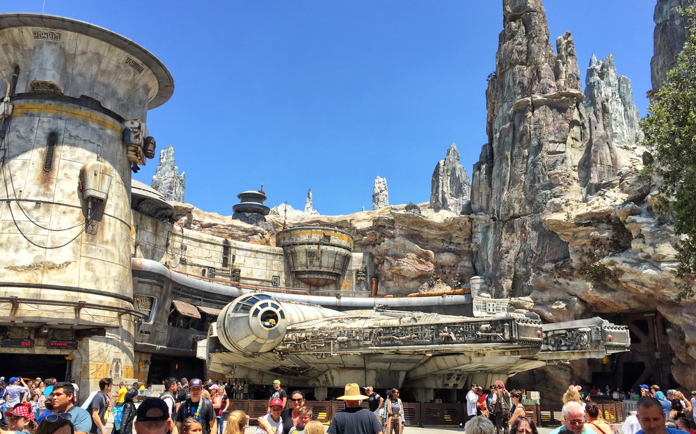 Millenium Falcon at Disneyland Galaxy's Edge